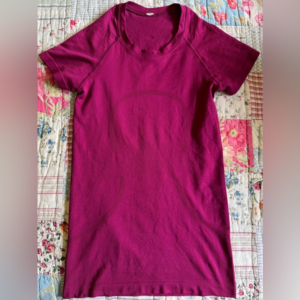 Lululemon Swiftly Tech Short-Sleeve Size 2